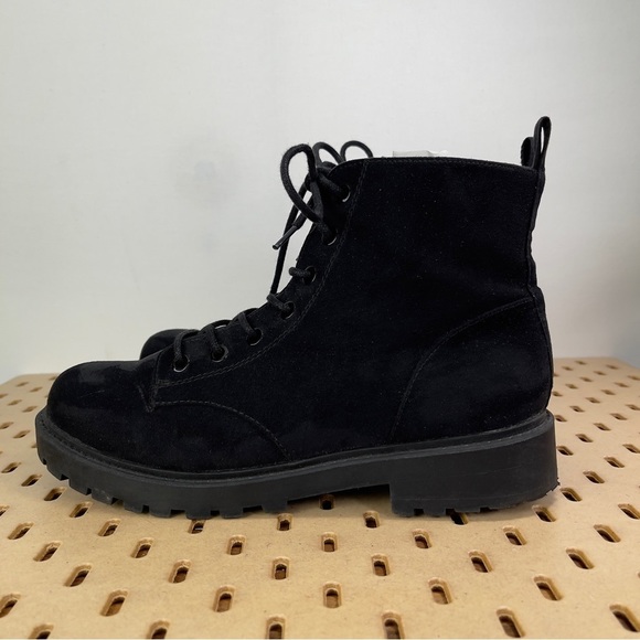 Divided Women’s Work Boot Black Faux Suede Lace Up Lug Sole Size 8.5 US - Picture 4 of 9